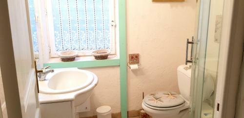 House With One Bedroom In Bussac Foret With Shared Pool Terrace And Wifi