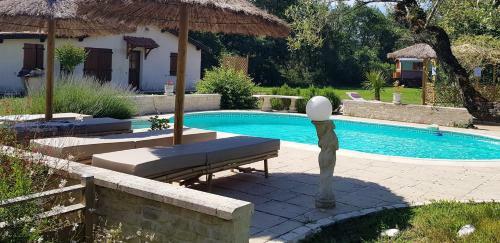 House With One Bedroom In Bussac Foret With Shared Pool And Wifi