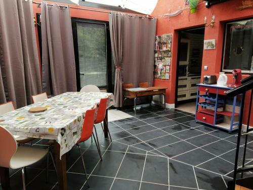 G�te Buch�res, 2 Pi�ces, 4 Personnes - Fr-1-543-33
