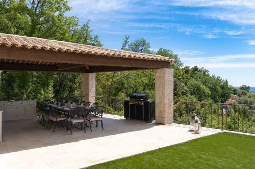 Cabris Villa Sleeps 14 With Pool And Air Con