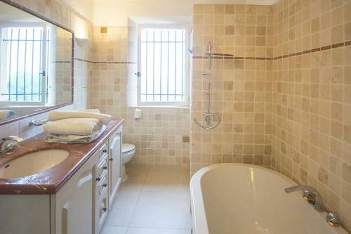 Callian Villa Sleeps 6 With Pool