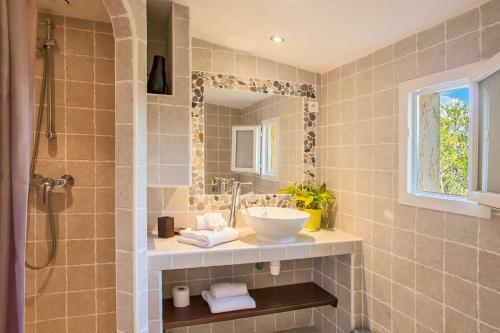 Villa Studio For 2 People With Private Garden And Shared Swiming Pool