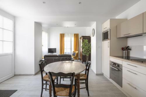 Cancale, La Houle, Maison Avec Jardin Et Parking