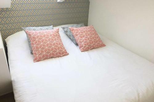 Charming 1 Bedroom Apartment Center