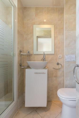 Cannes Apartment Sleeps 5 Air Con Wifi