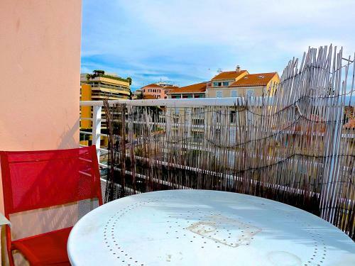 Cannes Apartment Sleeps 7 Pool Air Con Wifi
