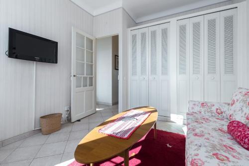 Cannes Apartment Sleeps 8 Wifi T692686