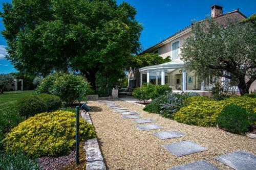 Stunning Property Between Alpilles And Luberon