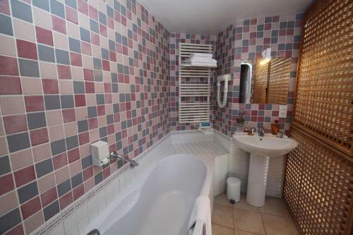Very Spacious Apartment 140m2 For 8 To 11 People