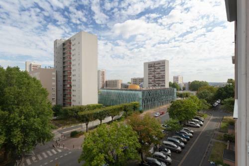 Paris Access With Creteil Apartment