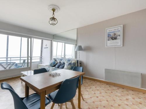Charming Apartment In Courseulles Sur Mer Near Seabeach