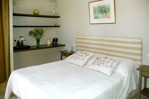 Cuers Villa Sleeps 12 With Pool Air Con And Wifi