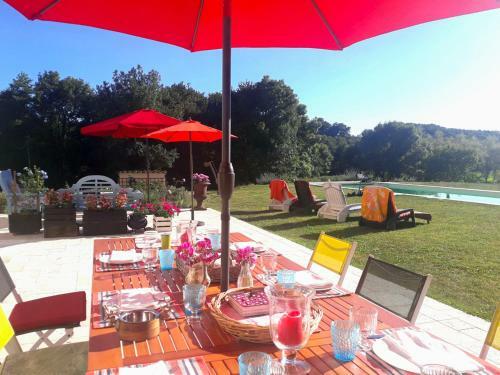 Douville Chateau Sleeps 12 With Pool And Wifi