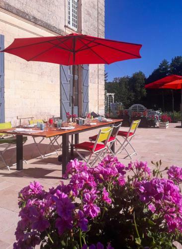 Douville Chateau Sleeps 12 With Pool And Wifi