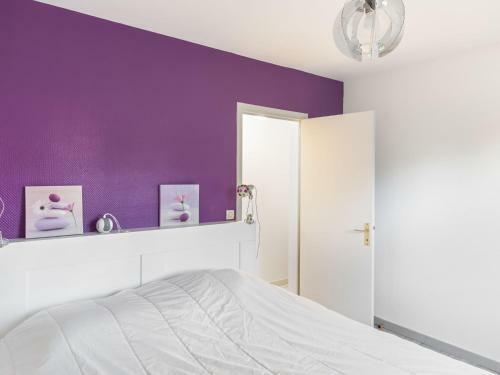 Tranquil Holiday Home In Englesqueville-la-percee With Garden