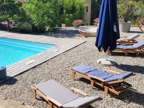Splendid Cottage In Faucon With Swimming Pool