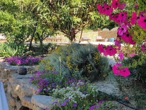 Splendid Cottage In Faucon With Swimming Pool