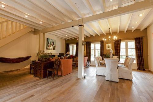 Flaujagues Villa Sleeps 8 Wifi