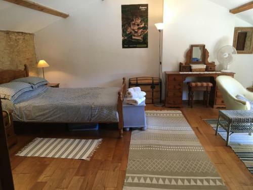 Remarkable 3-bed House In Gavaudun