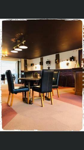 Hotel H�tel Le Bretagne Et Restaurant Le Papillon