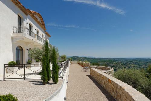 Grasse Villa Sleeps 8 With Pool And Air Con