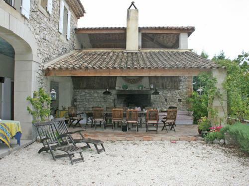 Spacious Mansion In Grignan With Swimming Pool