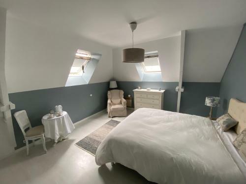 Hostal Le Petit Chateau