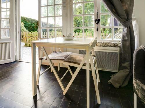 Beautiful Apartment In Isigny-sur-mer With Private Terrace