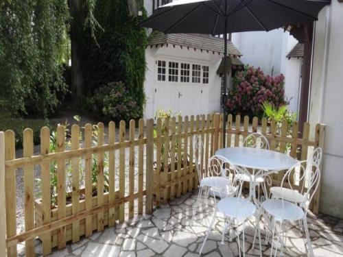 Beautiful Apartment In Isigny-sur-mer With Private Terrace