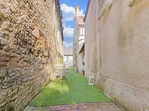 Attractive Apartment In Isigny-sur-mer Near Centre