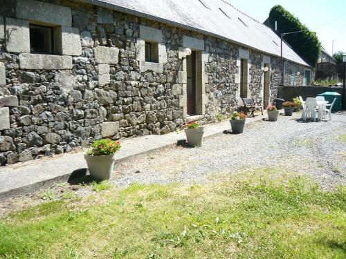 Secluded Holiday Home In La Chapelle Neuve With Pool