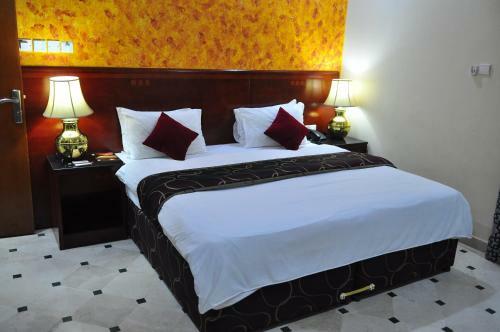Al Bahjah Hotel