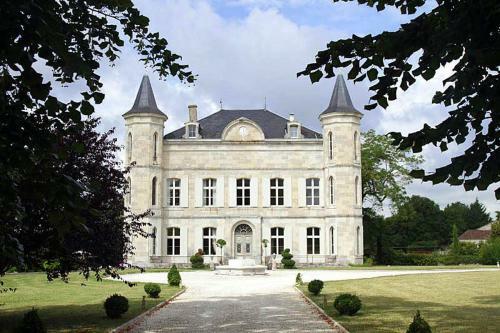 Laugnac Chateau Sleeps 18 Pool Wifi