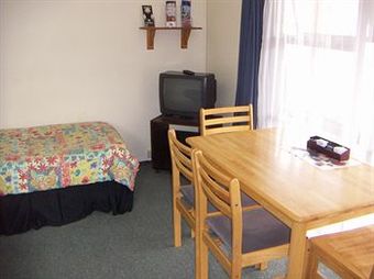 Camellia Court Family Motel