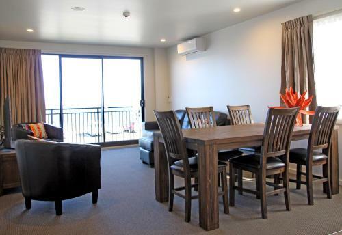 Acacia Lake View Motel