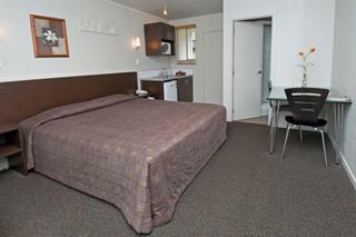 Courtney Motel