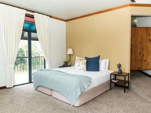 The Narrows Landing Hotel