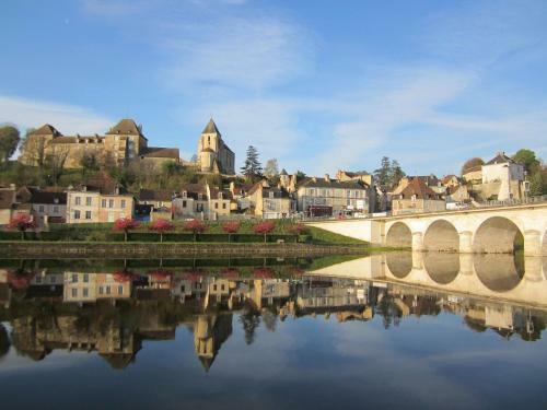 Pretty Apartment In Le Blanc Near City Centre