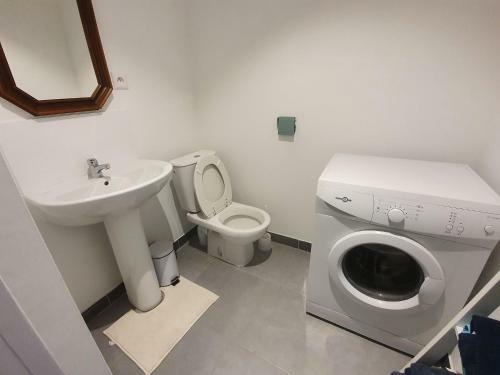 Pretty Apartment In Le Blanc Near City Centre