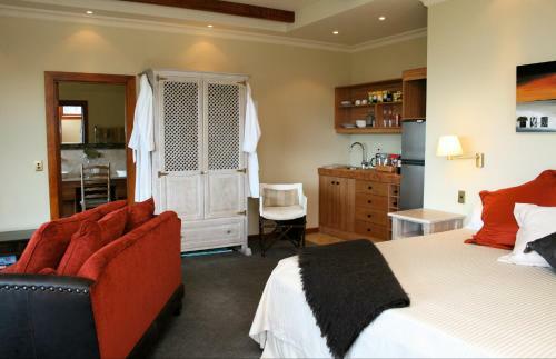 Acacia Bay's Tauhara Sunrise Lodge