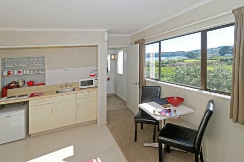 Airport Harbour View Motel