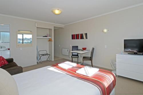 Airport Harbour View Motel