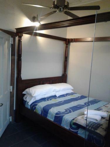 Bed & Breakfast Shooters Saloon