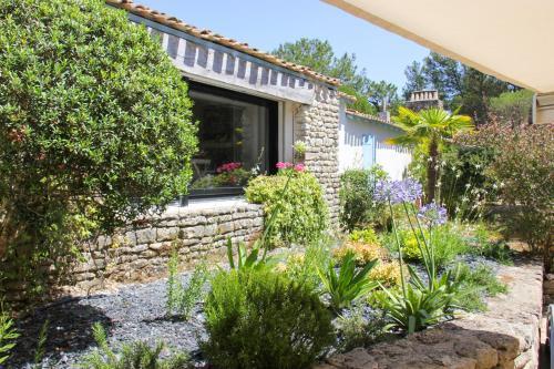 Les Portes-en-re Villa Sleeps 12