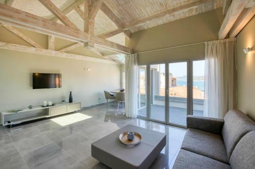 L'ile-rousse Villa Sleeps 2 With Air Con And Wifi