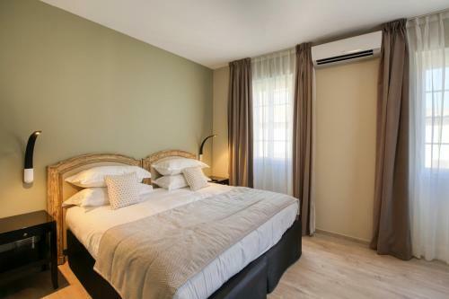 L'ile-rousse Villa Sleeps 2 With Air Con And Wifi