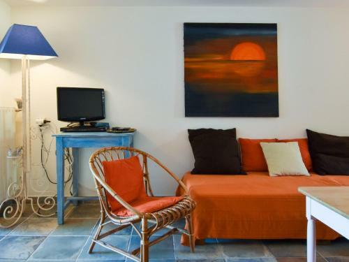 Cosy Apartment In Brittany With Private Garden
