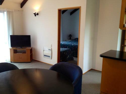 Academy Motor Lodge