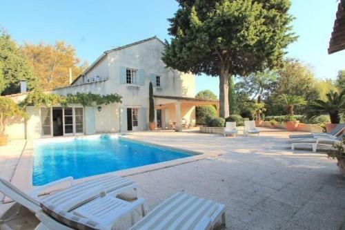 Beautiful Provencal House With A Pool