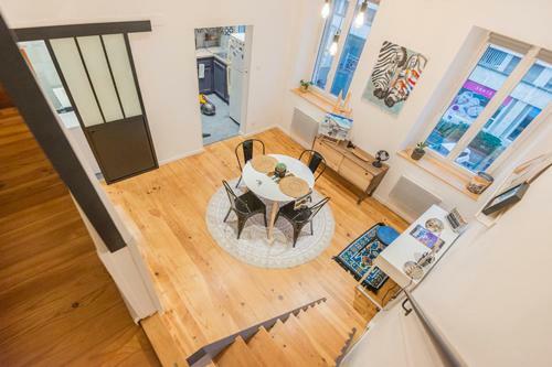 Design And Air Conditioned Apartment